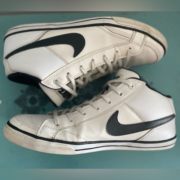 Nike Sneakers - Discontinued! - Picture 4 of 14